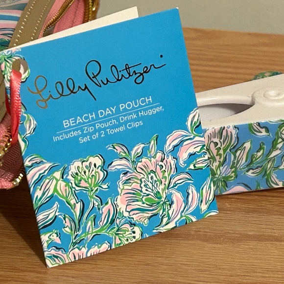 Lily Pulitzer Beach Day Pouch! ✨ - Picture 3 of 8